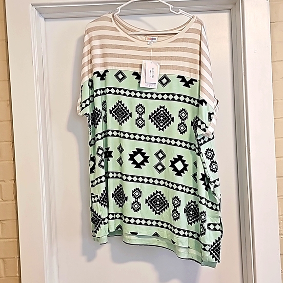 LuLaRoe Tops - Lularoe Leah Top